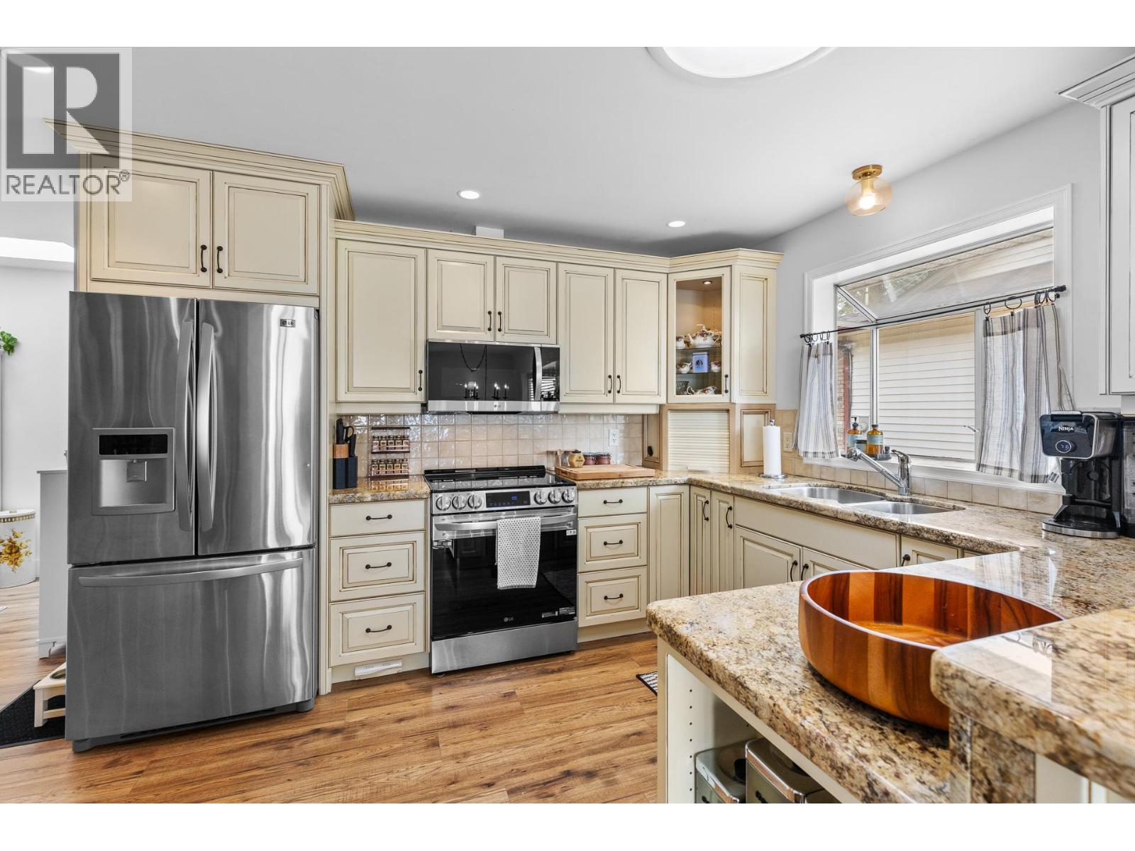 4215 6th Avenue, Peachland