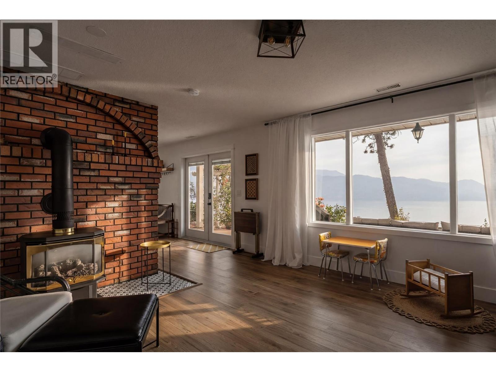 4215 6th Avenue, Peachland