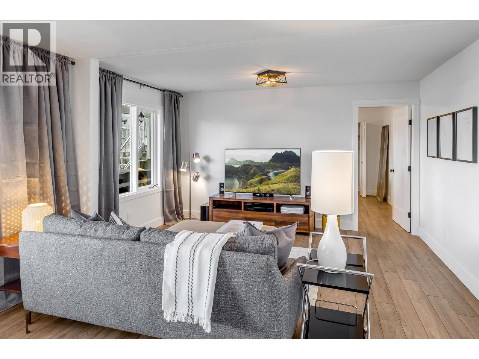 4215 6th Avenue, Peachland