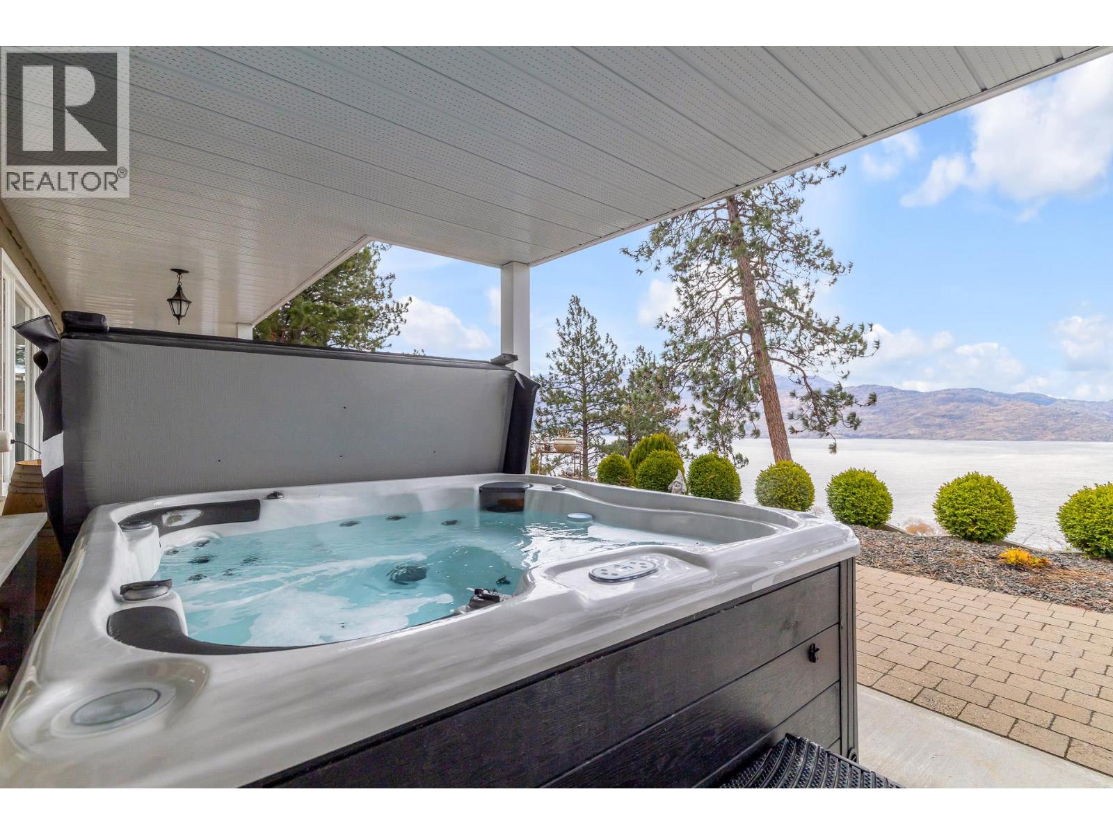 4215 6th Avenue, Peachland