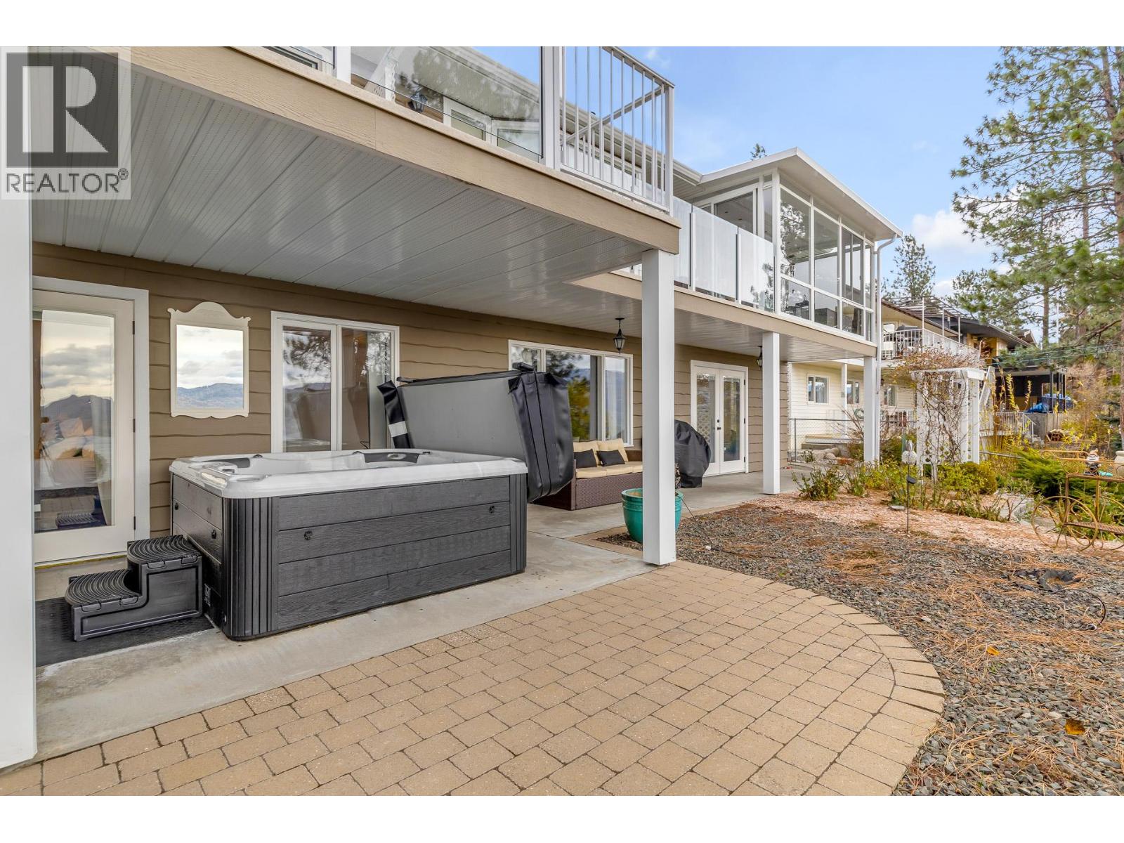 4215 6th Avenue, Peachland