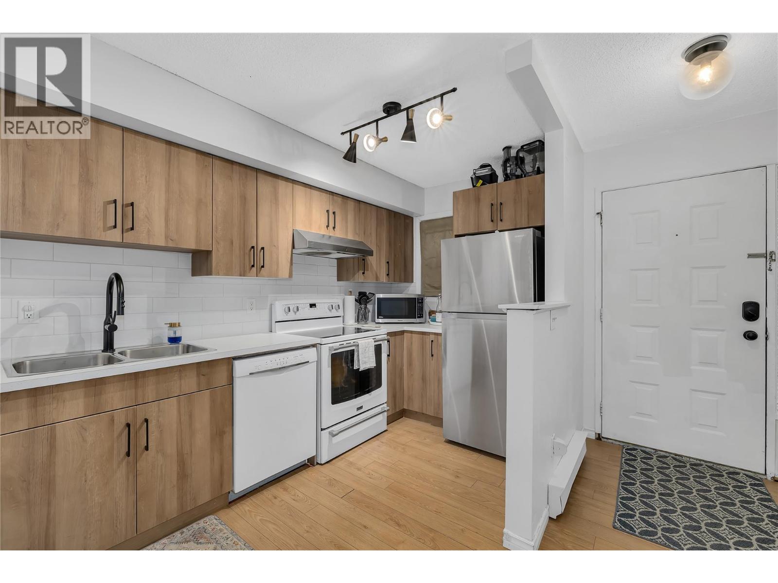 #6 500 Lester Road - 4