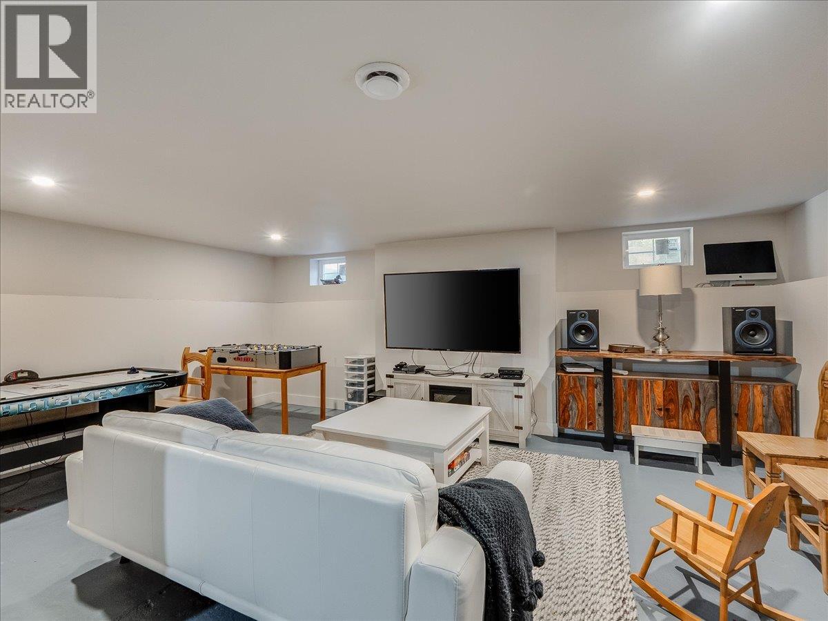 300 KOOTENAY Avenue, Trail