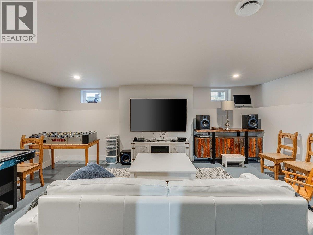 300 KOOTENAY Avenue, Trail