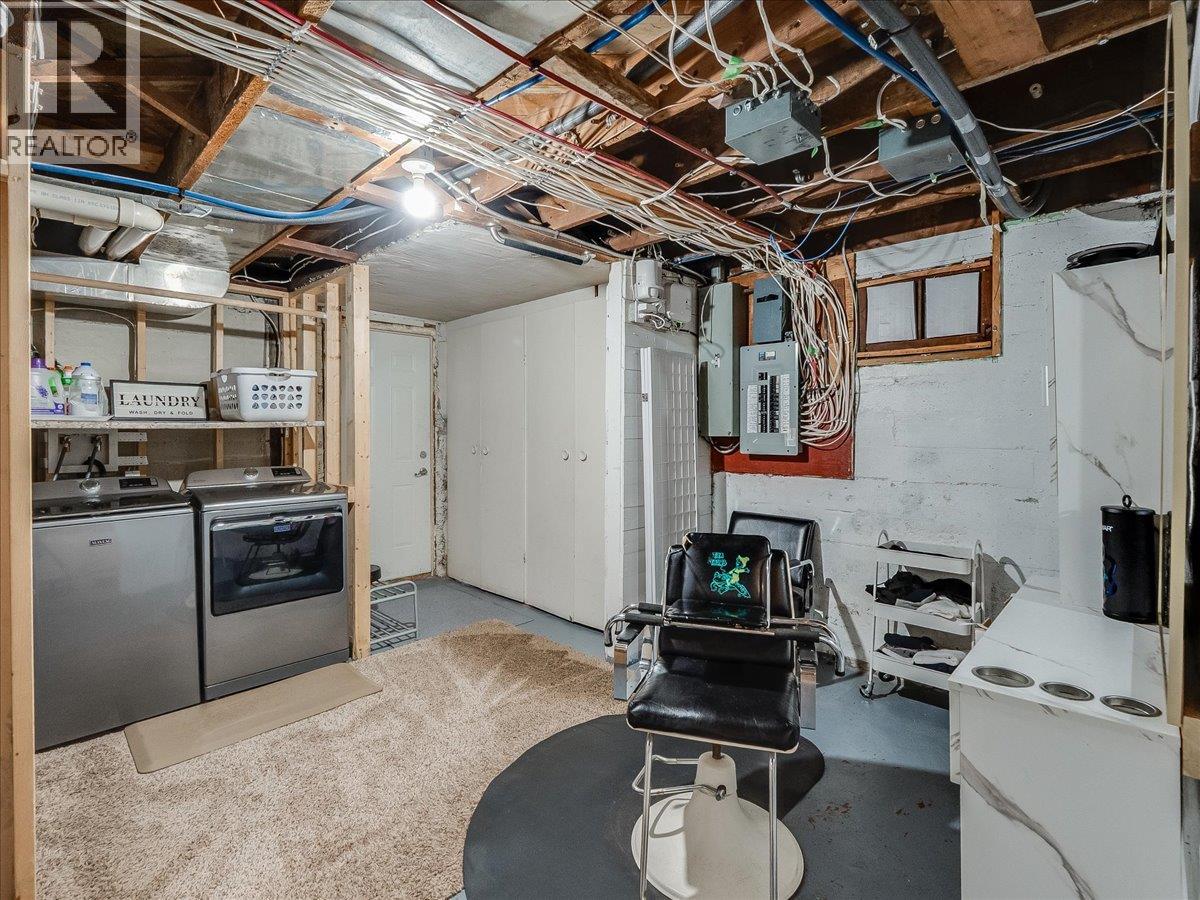 300 KOOTENAY Avenue - 40