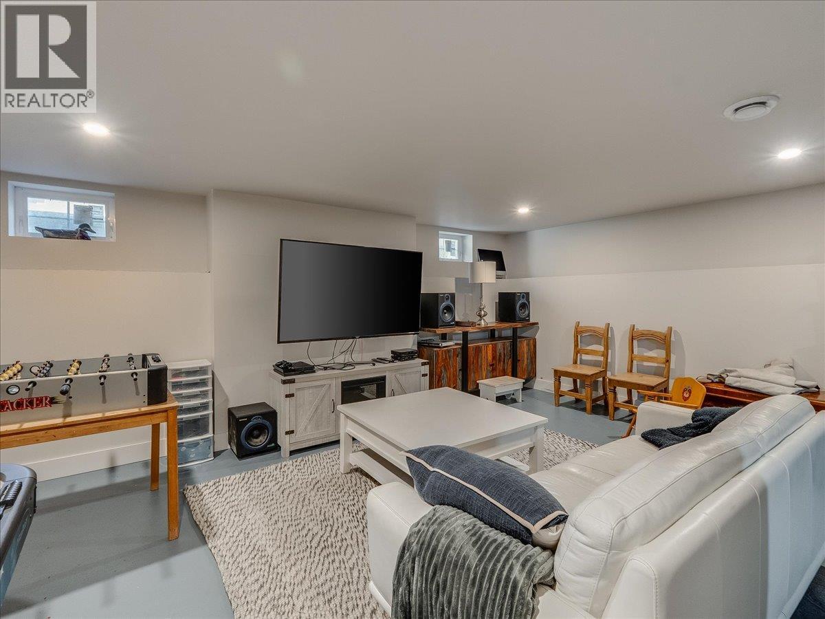 300 KOOTENAY Avenue, Trail