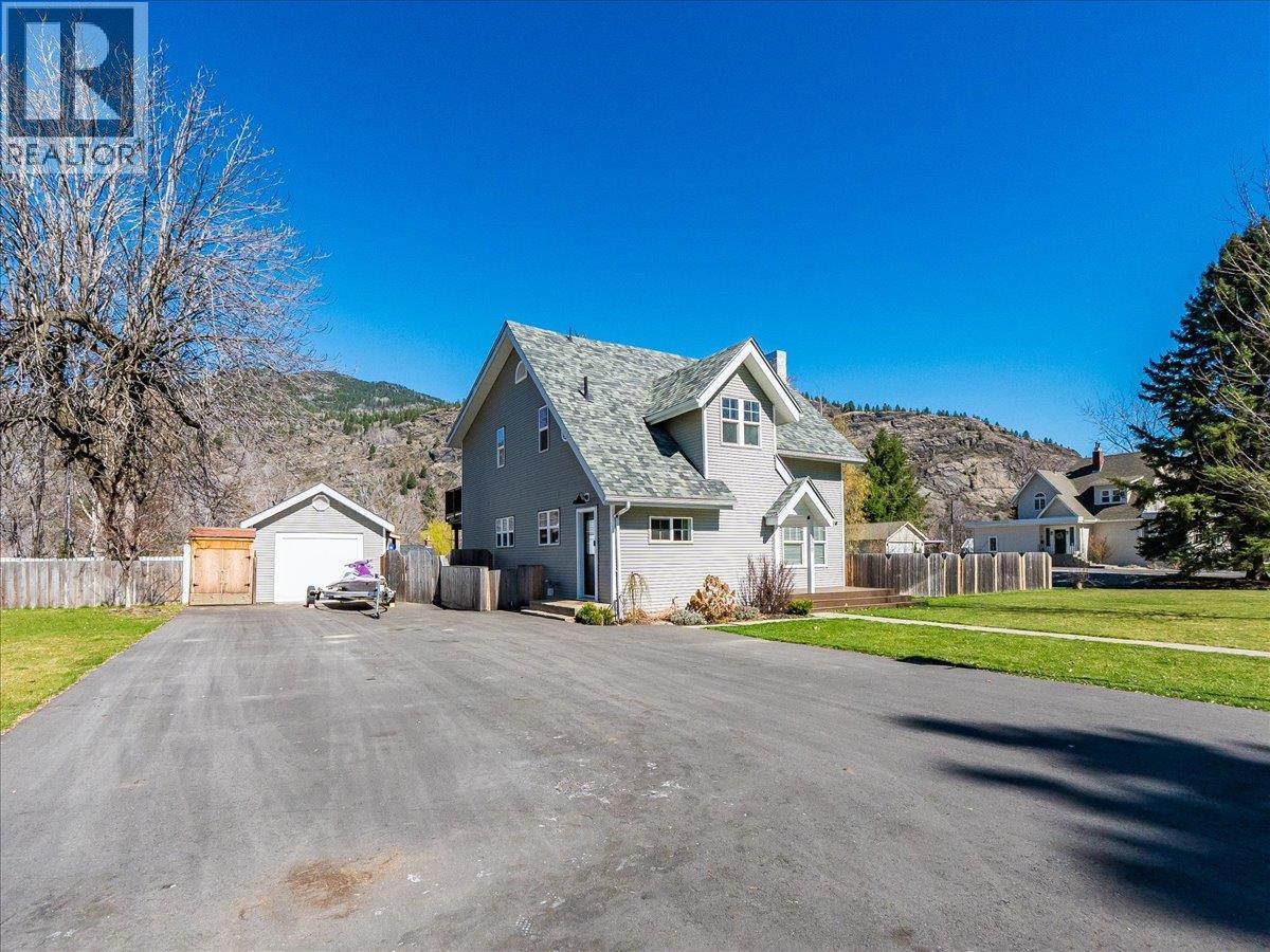 300 KOOTENAY Avenue, Trail