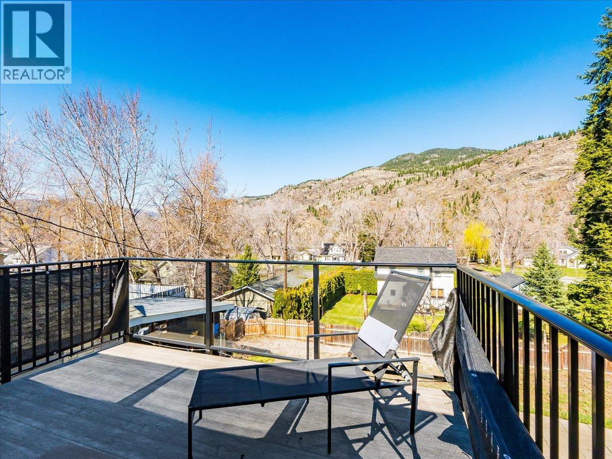 300 KOOTENAY Avenue, Trail