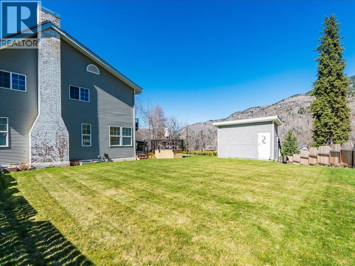 300 KOOTENAY Avenue, Trail