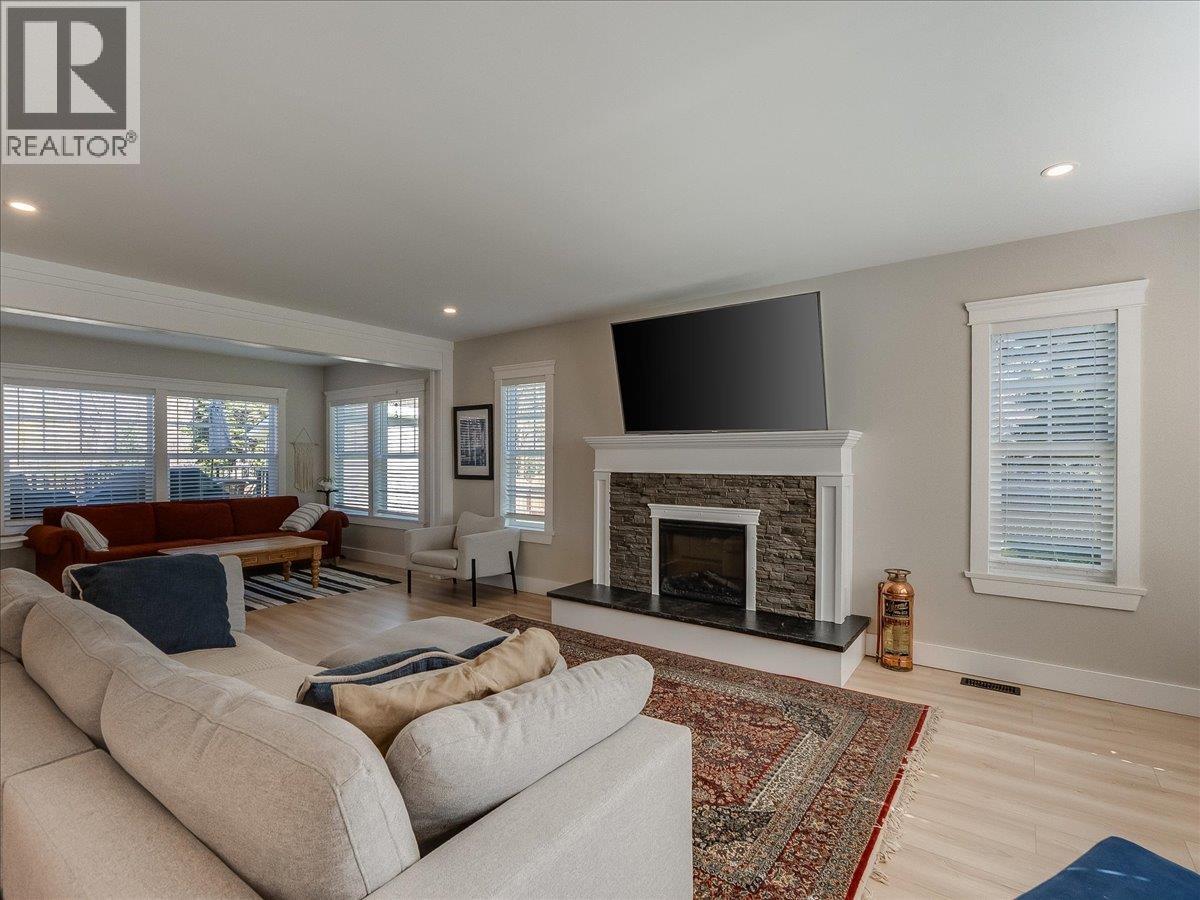 300 KOOTENAY Avenue, Trail