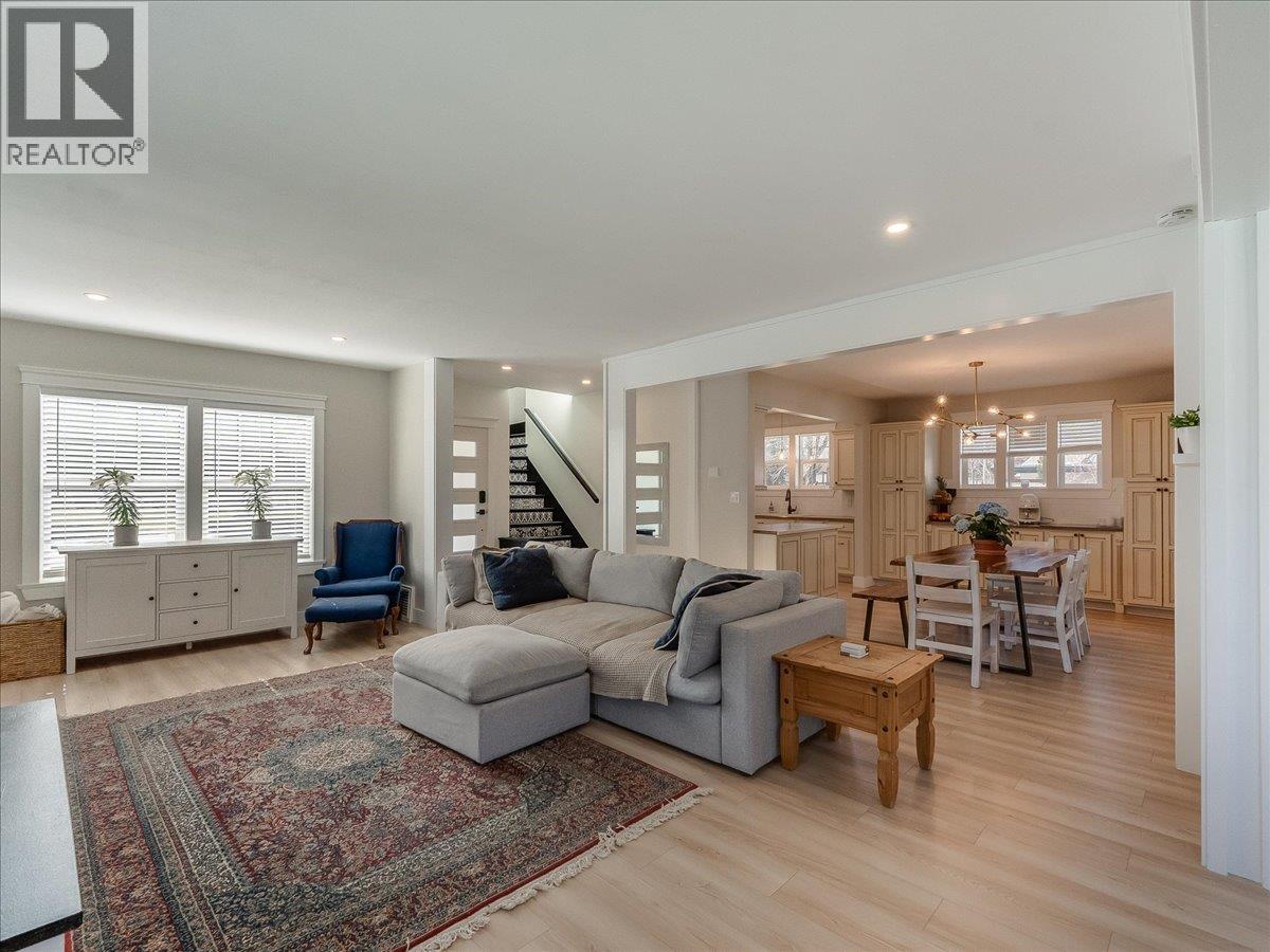 300 KOOTENAY Avenue, Trail