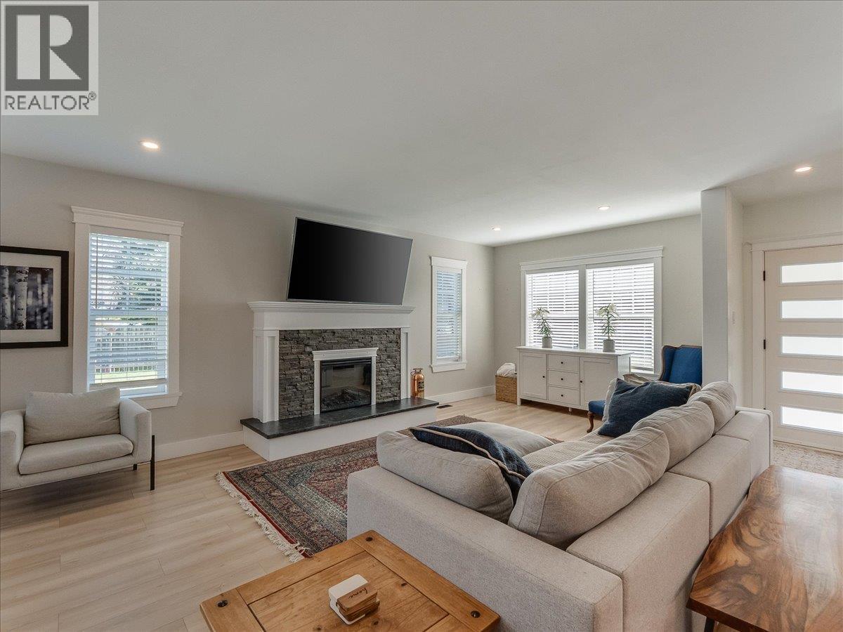 300 KOOTENAY Avenue, Trail