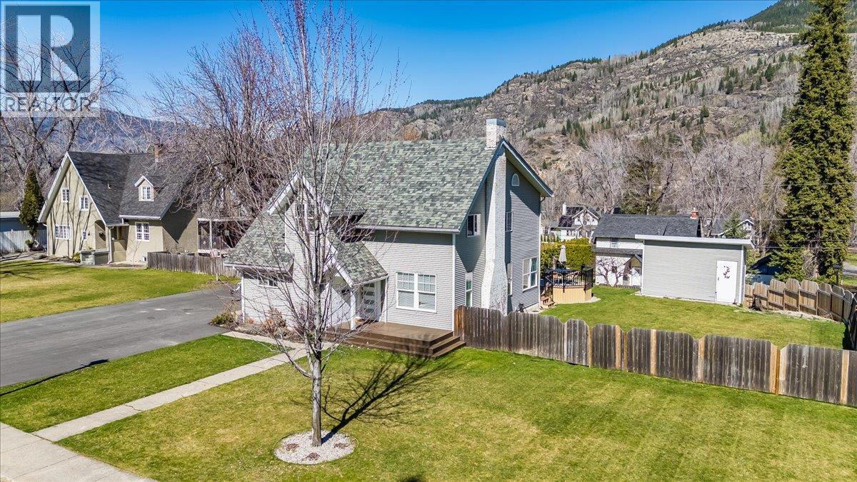 300 KOOTENAY Avenue, Trail