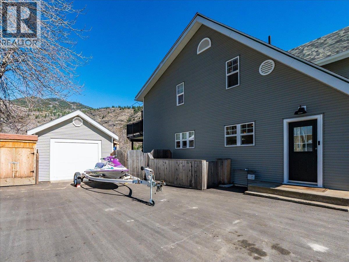 300 KOOTENAY Avenue, Trail