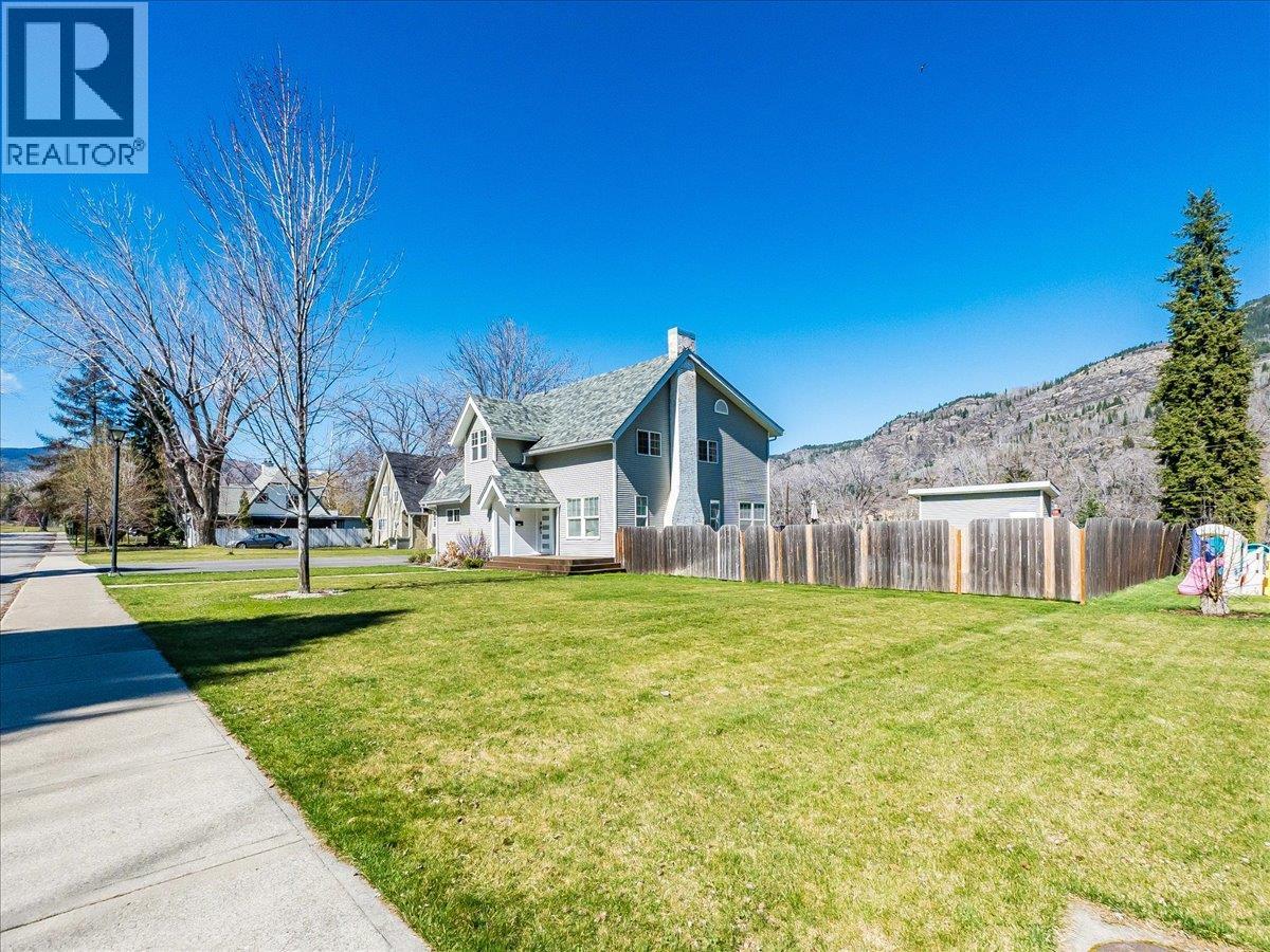 300 KOOTENAY Avenue, Trail