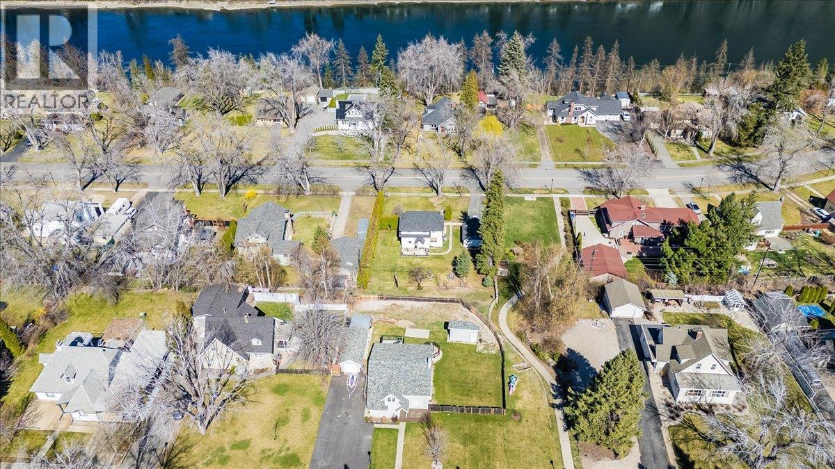 300 KOOTENAY Avenue - 70