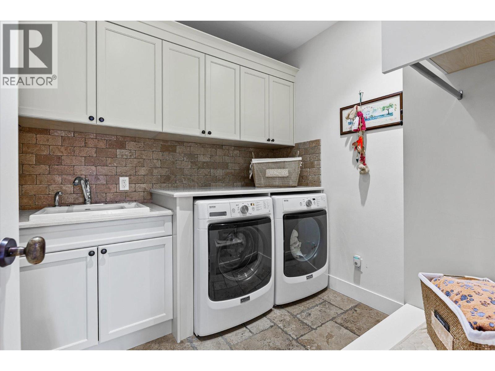 #401 538 MCKAY AVENUE - 27