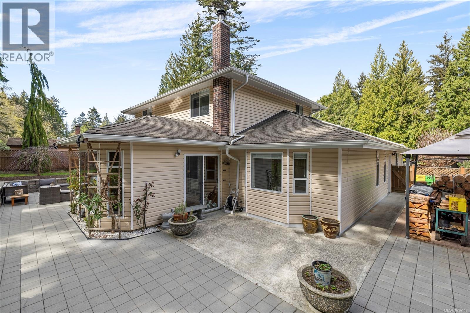 1170 Clubhouse Dr, Qualicum Beach