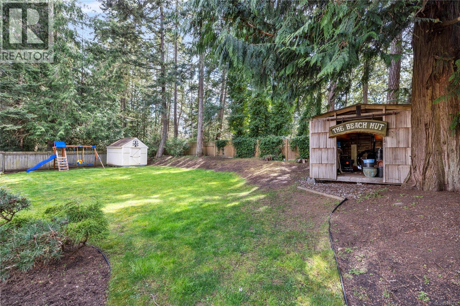 1170 Clubhouse Dr, Qualicum Beach