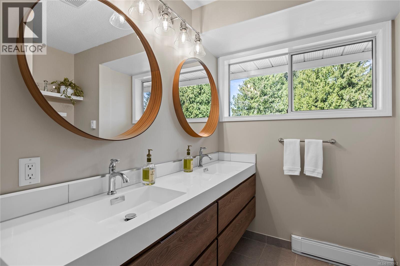 1170 Clubhouse Dr, Qualicum Beach