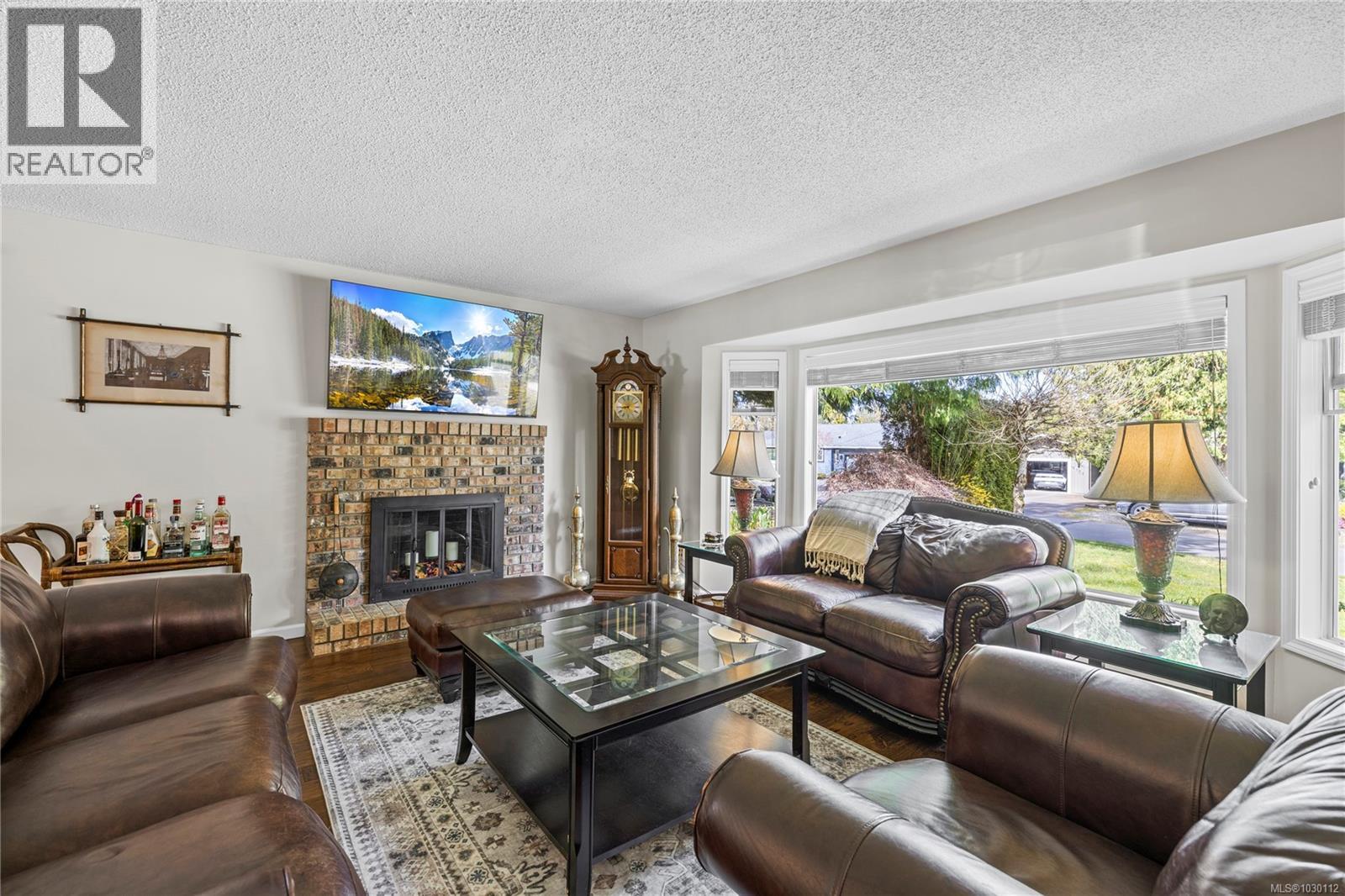 1170 Clubhouse Dr, Qualicum Beach