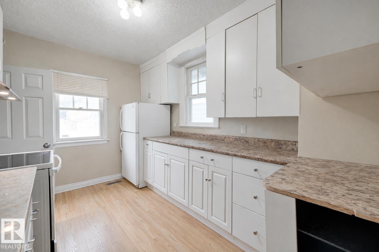 11114 80 AV NW NW - 15