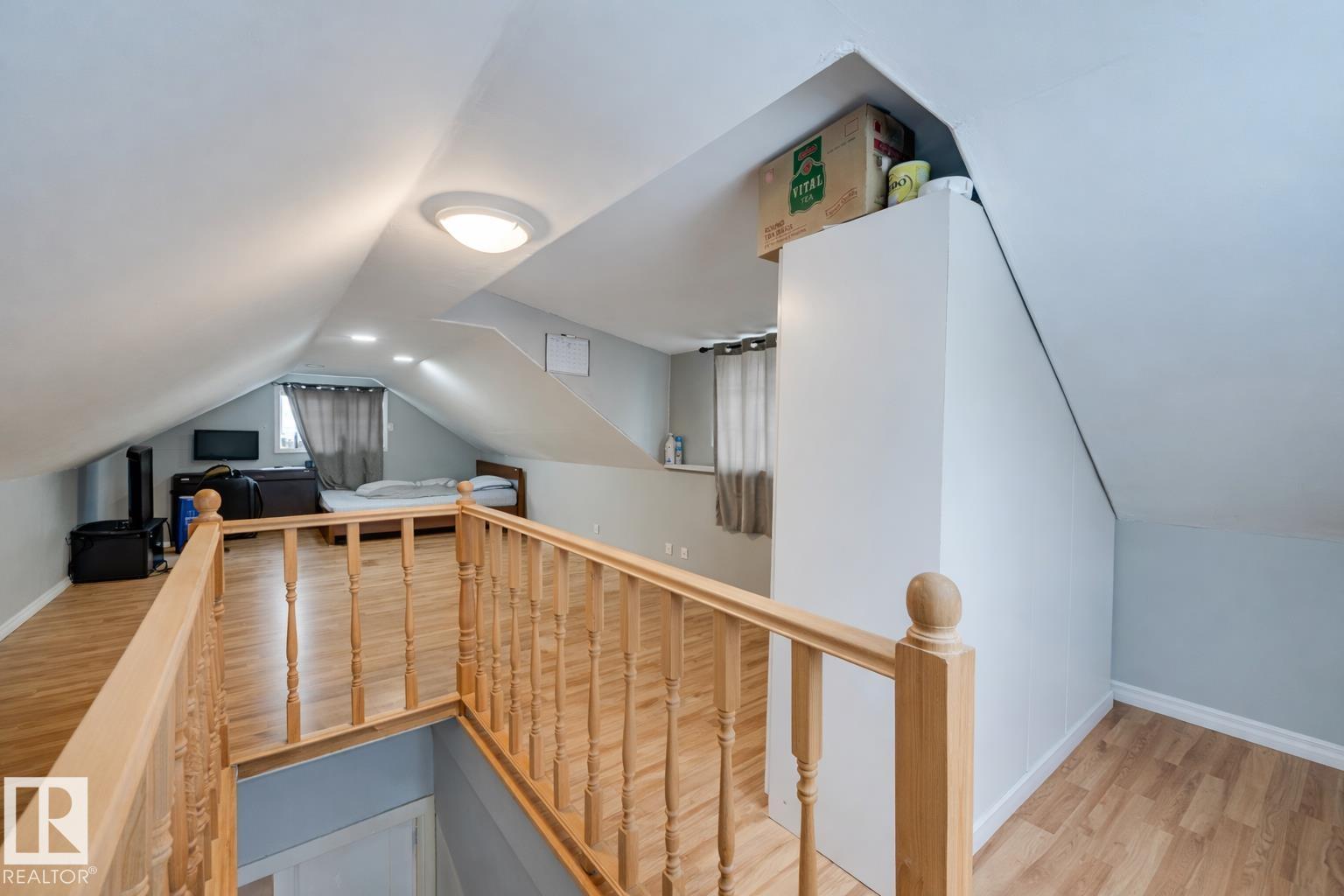 11114 80 AV NW NW - 6