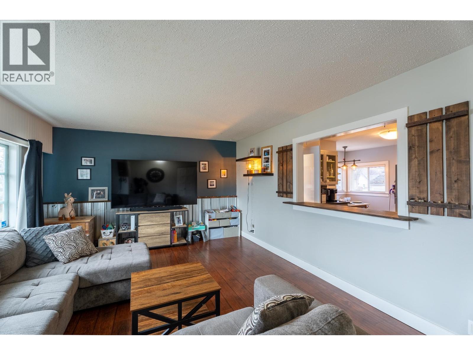 396 BURDEN STREET - 4