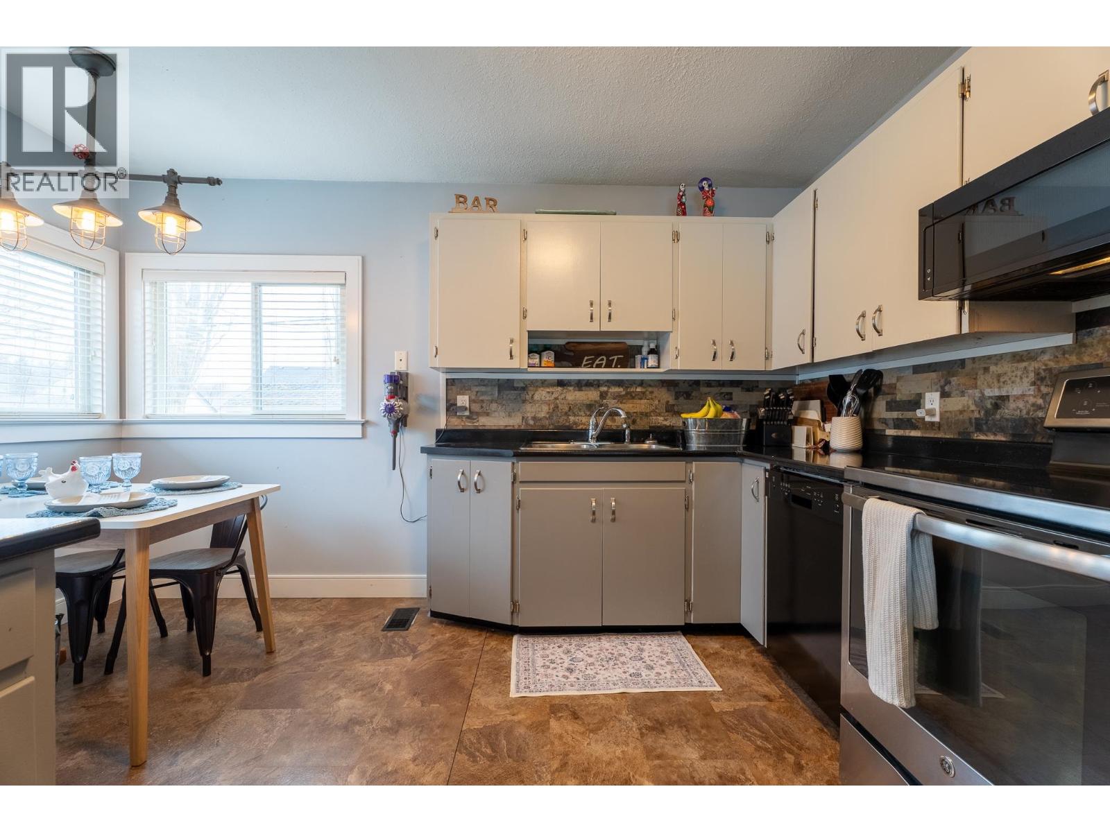 396 BURDEN STREET - 7