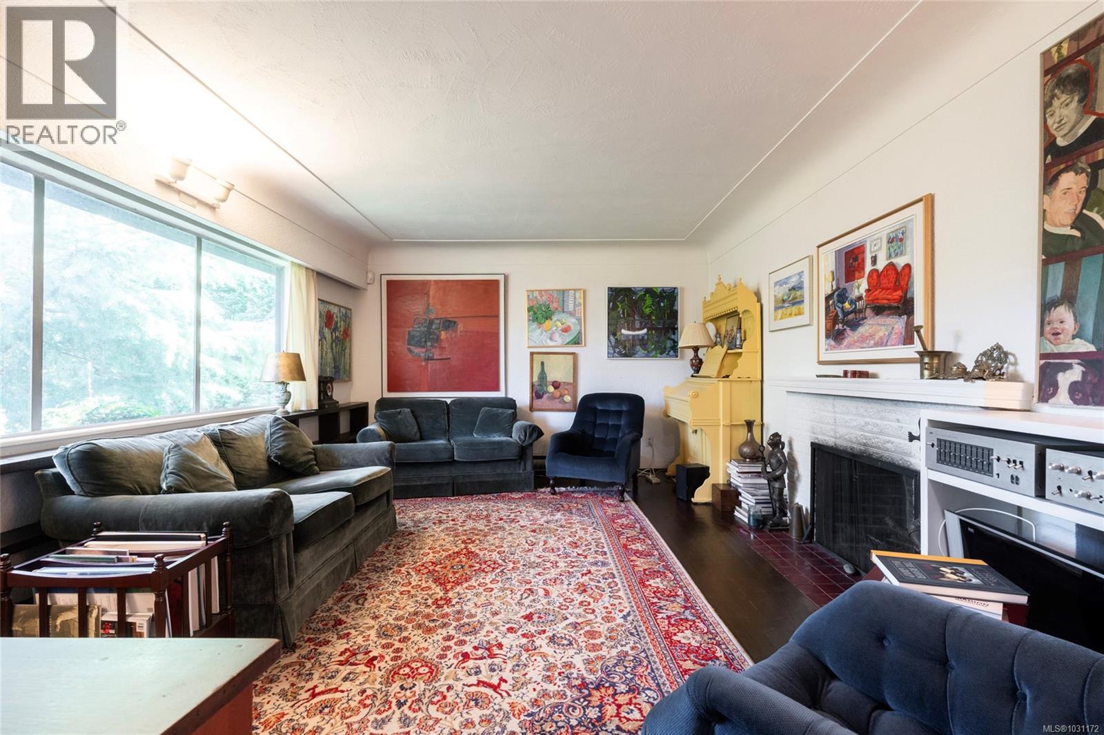  3870 Seacroft Place, Saanich