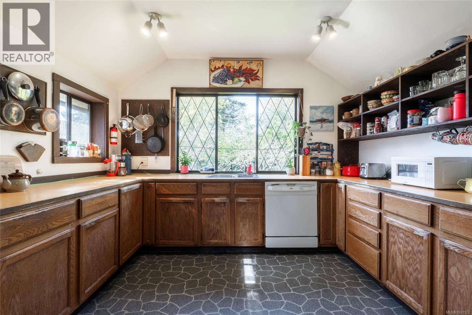  3870 Seacroft Place, Saanich