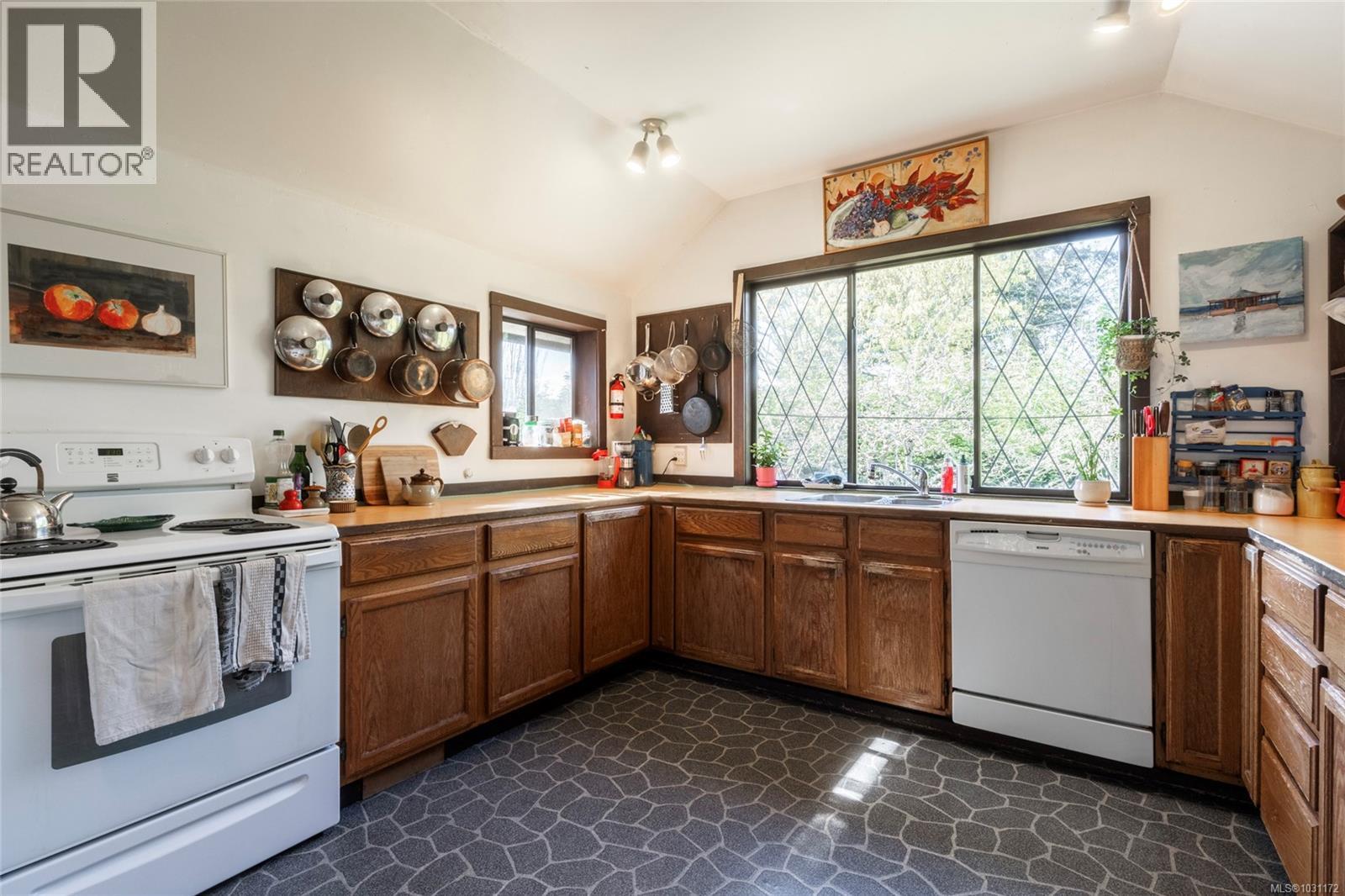  3870 Seacroft Place, Saanich