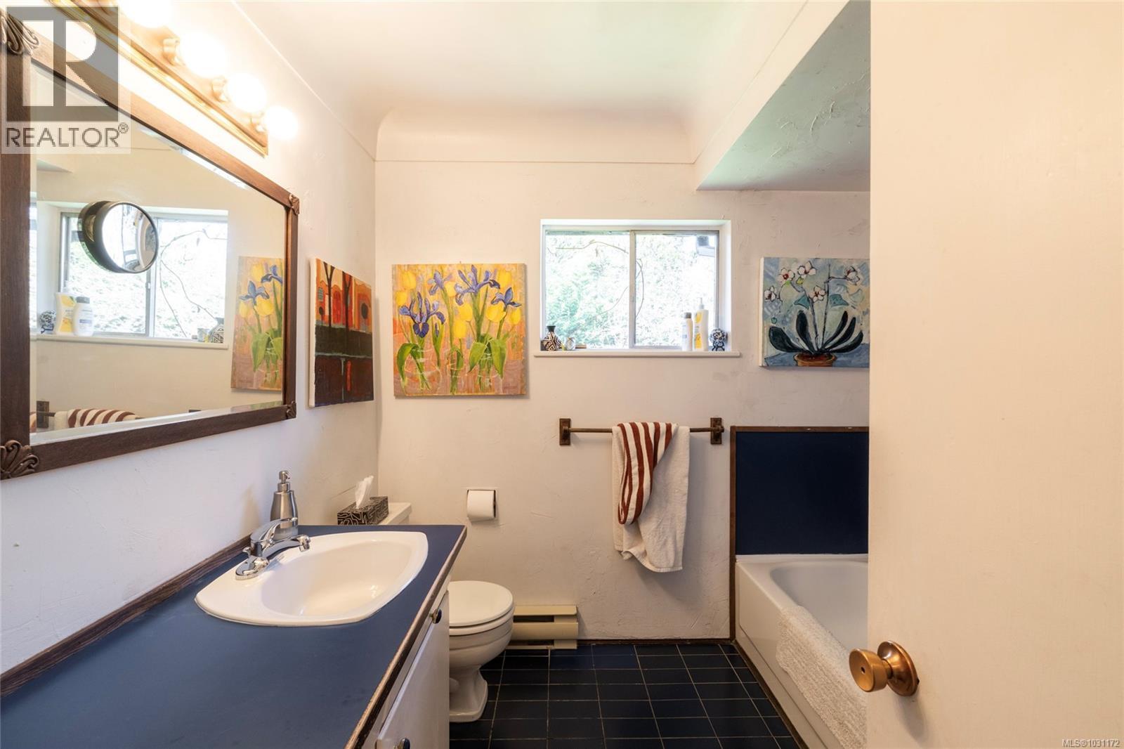  3870 Seacroft Place, Saanich