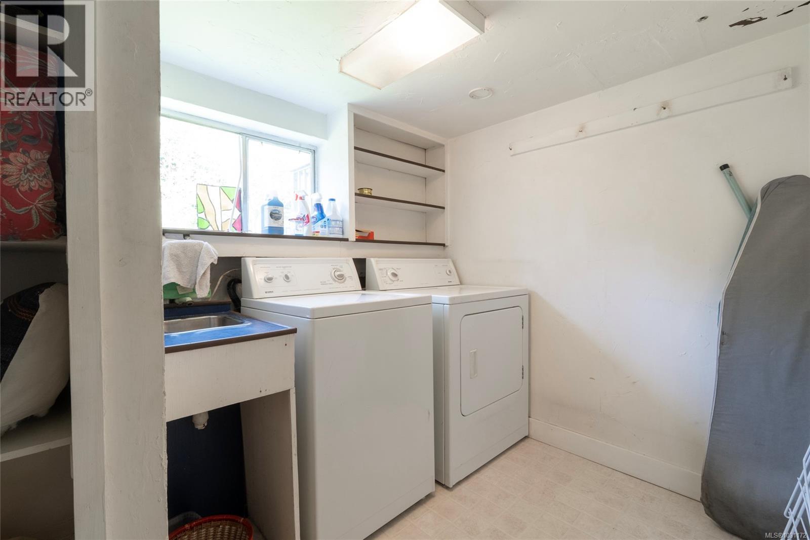  3870 Seacroft Place, Saanich