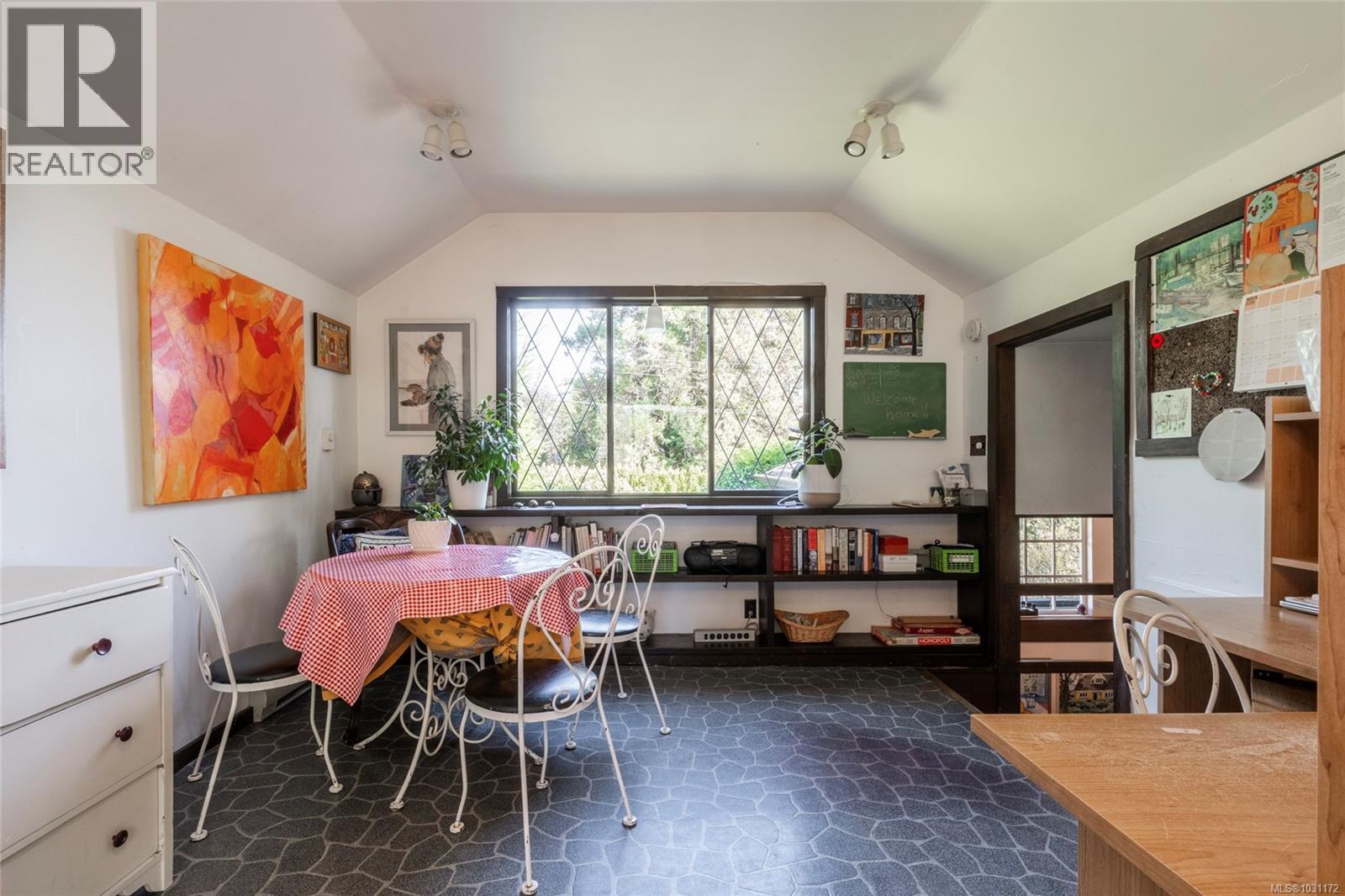  3870 Seacroft Place, Saanich