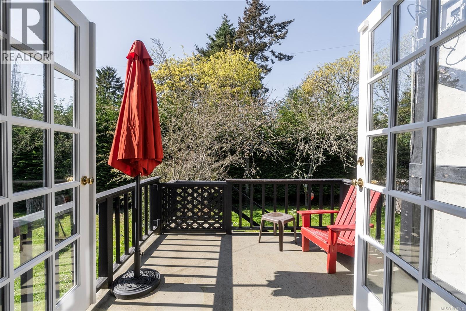  3870 Seacroft Place, Saanich