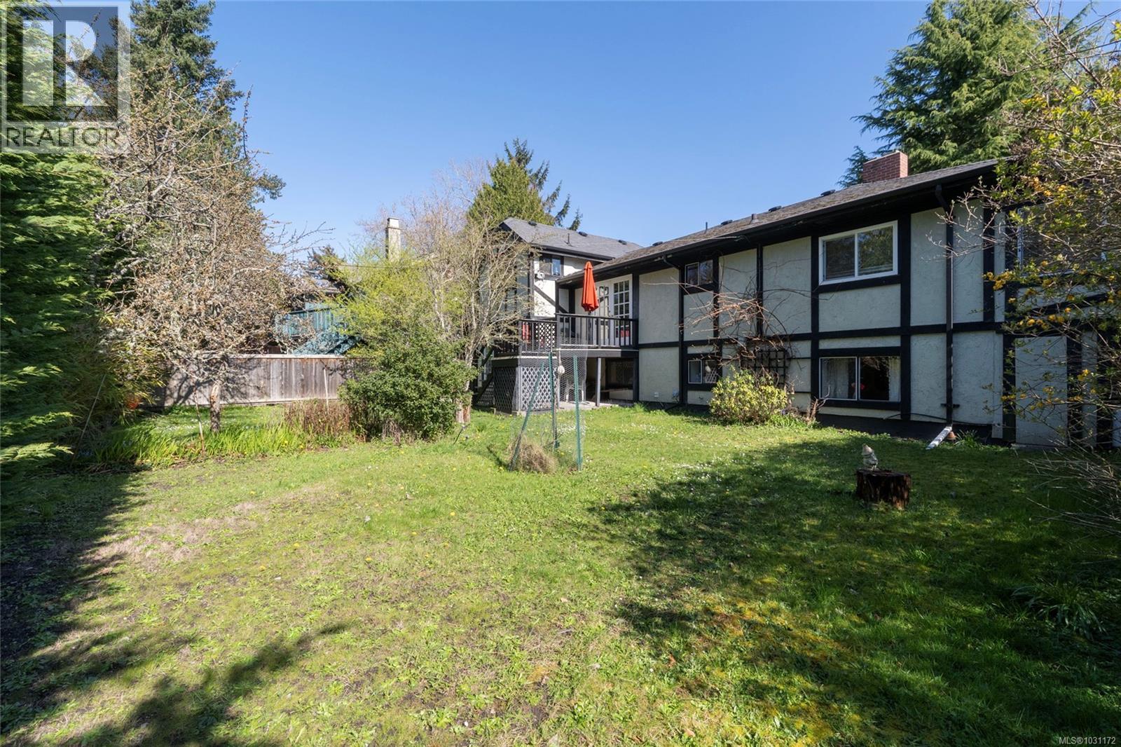  3870 Seacroft Place, Saanich