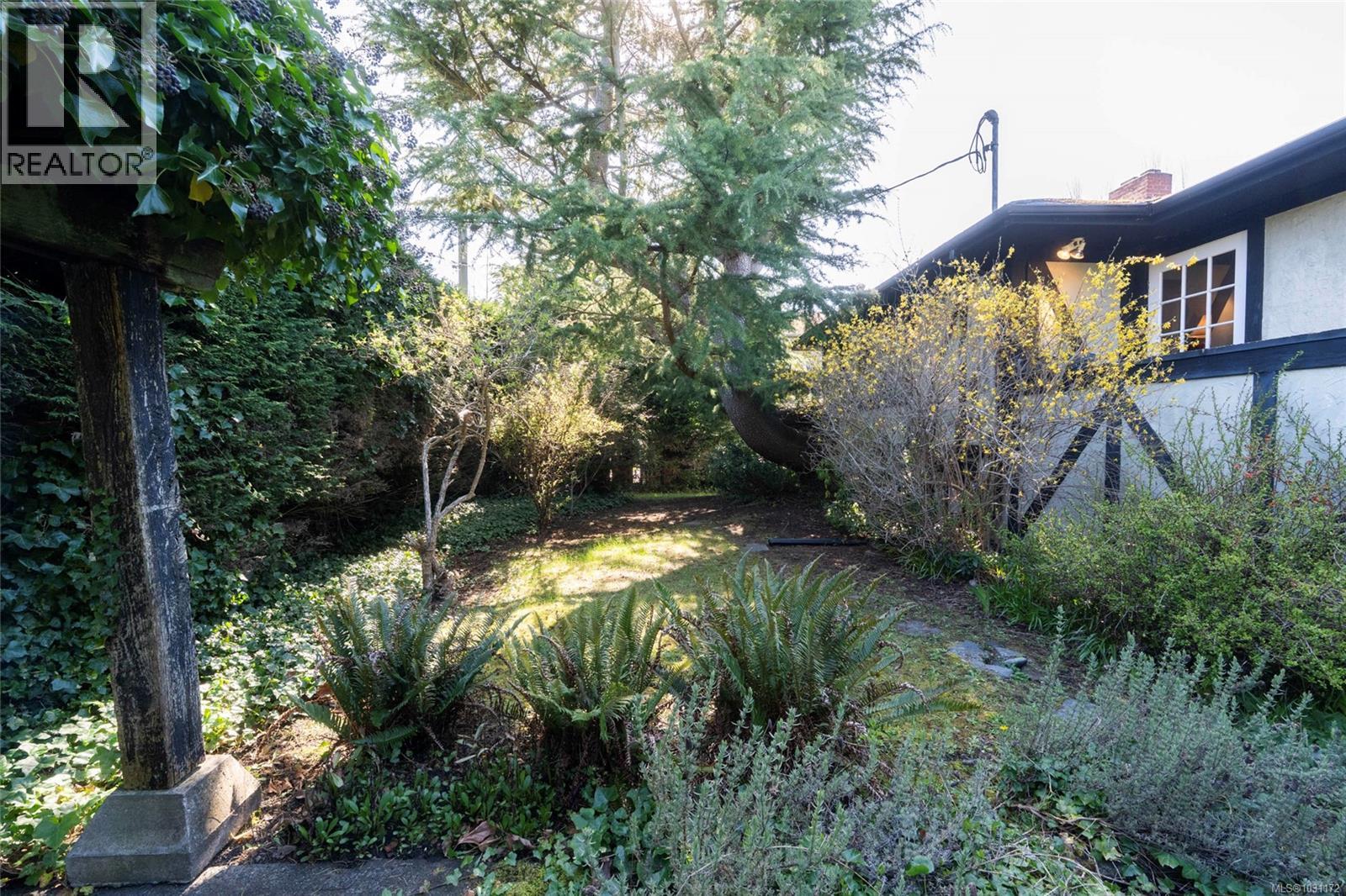  3870 Seacroft Place, Saanich