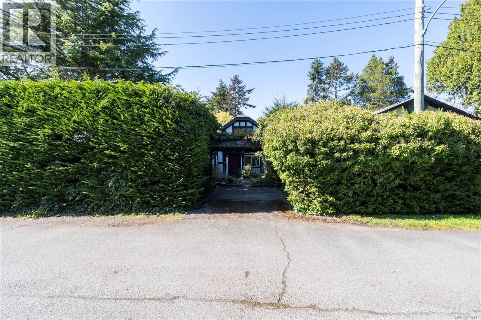  3870 Seacroft Place, Saanich