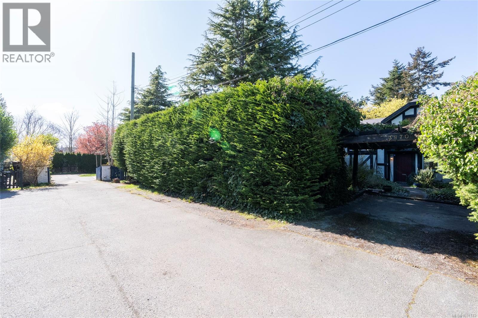  3870 Seacroft Place, Saanich