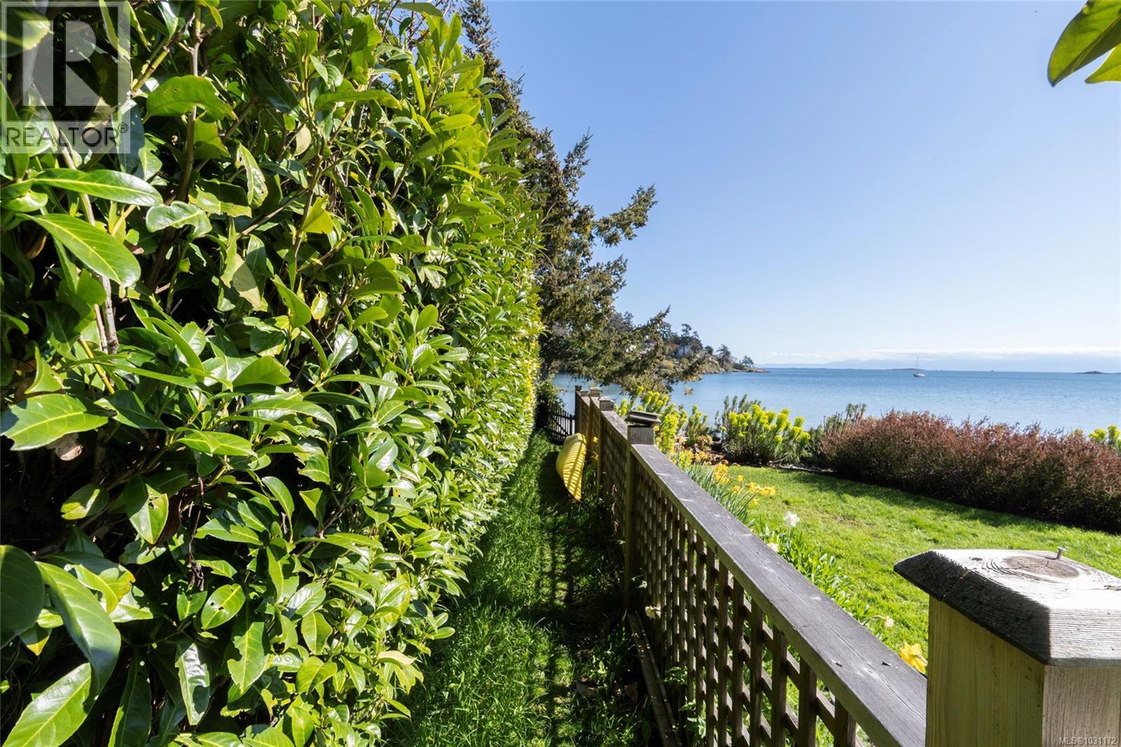  3870 Seacroft Place, Saanich