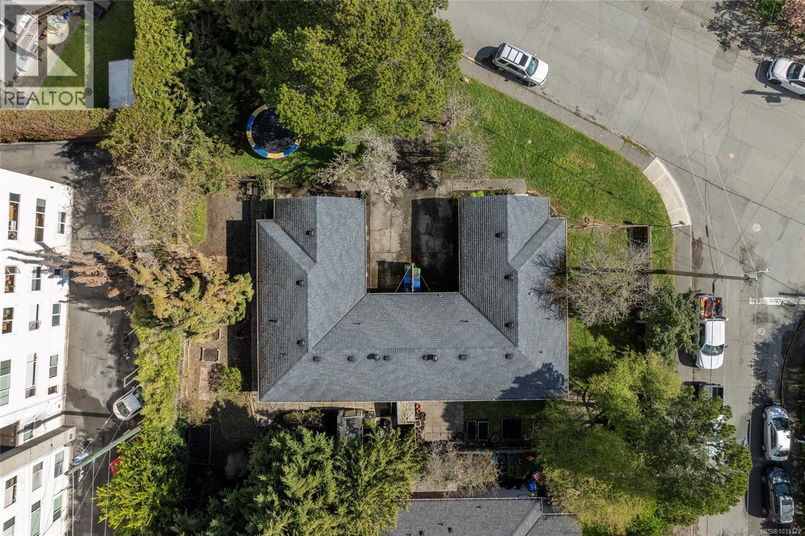  3870 Seacroft Place, Saanich