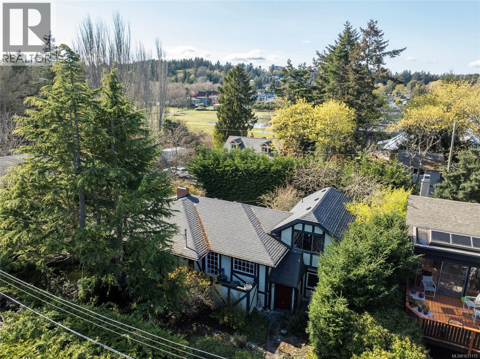  3870 Seacroft Place, Saanich