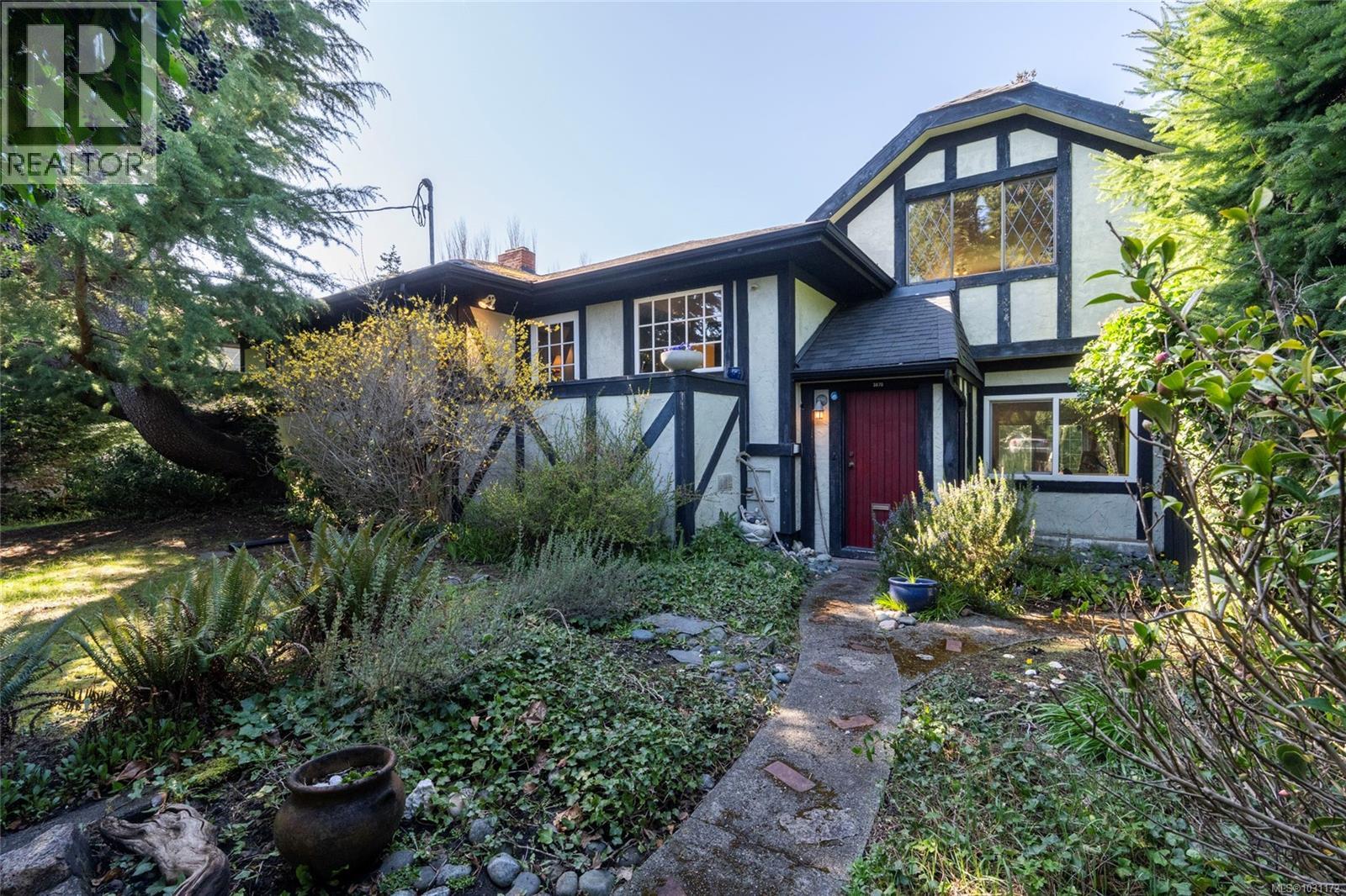  3870 Seacroft Place, Saanich