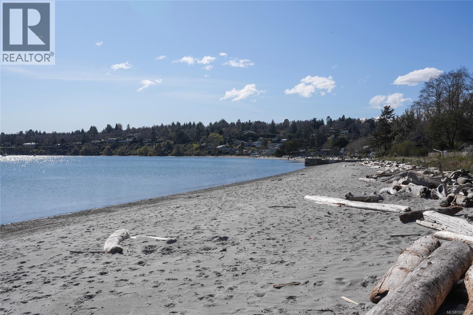  3870 Seacroft Place, Saanich