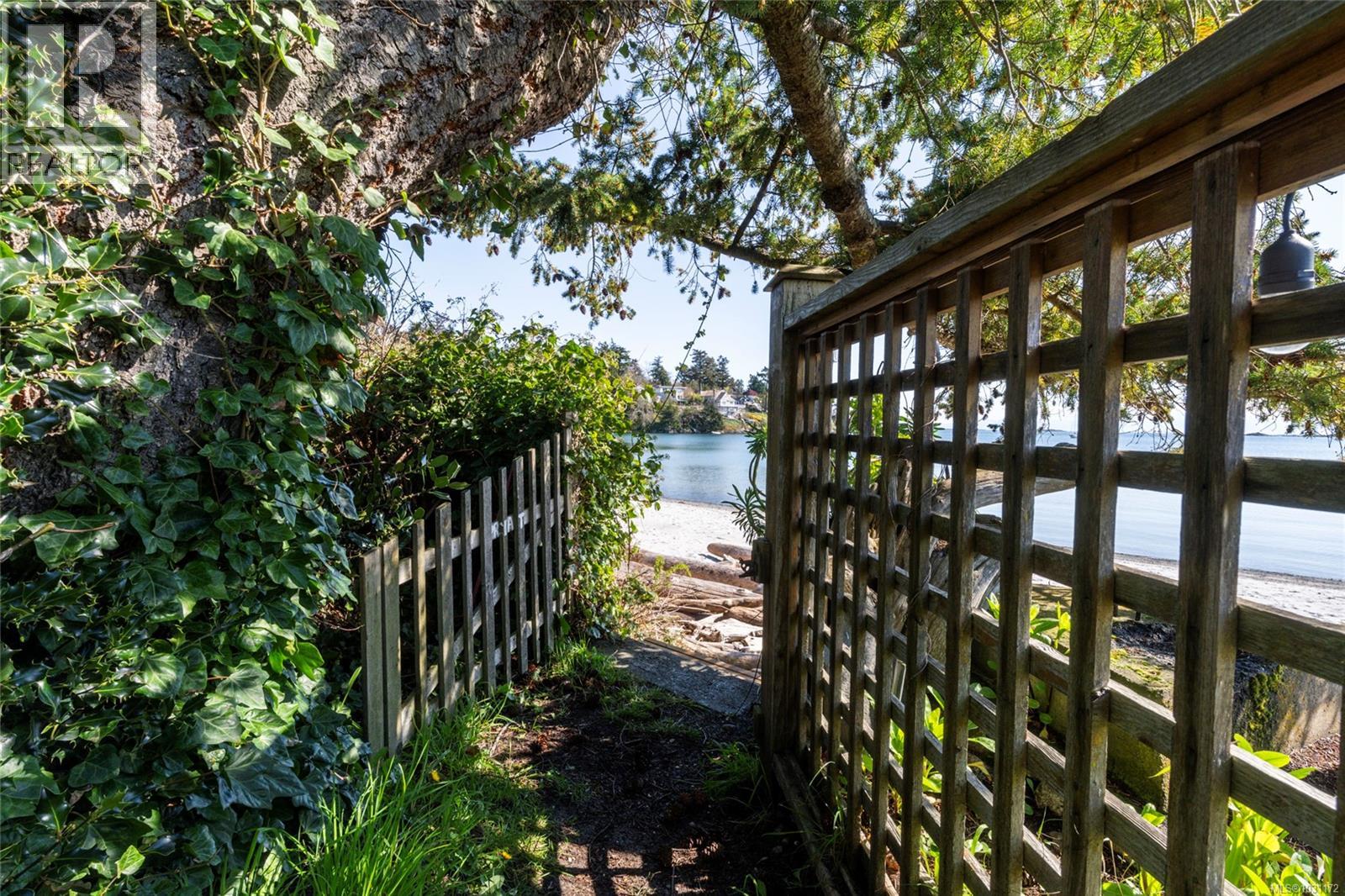  3870 Seacroft Place, Saanich