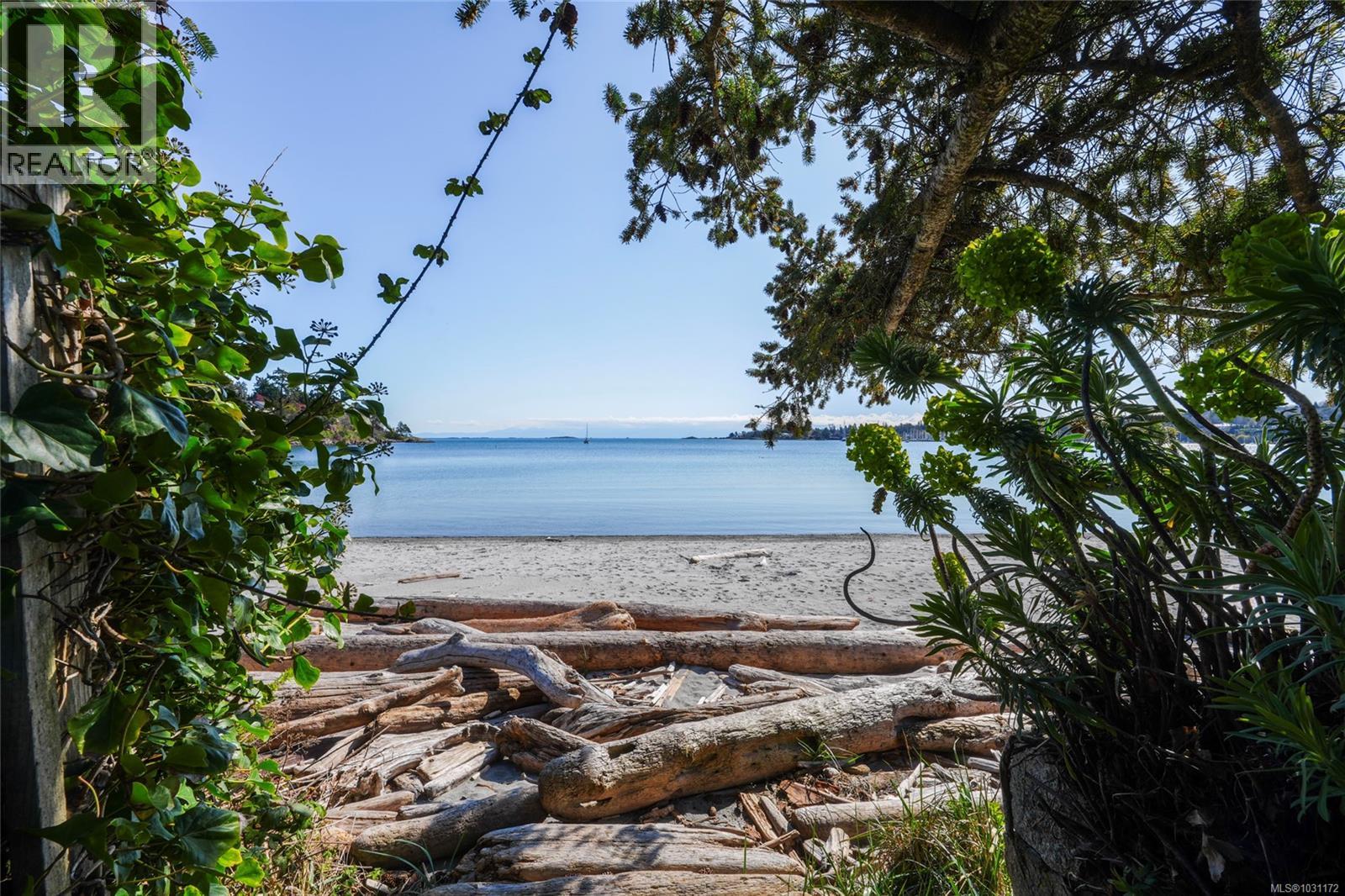  3870 Seacroft Place, Saanich