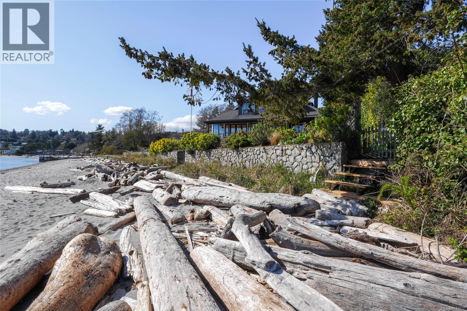  3870 Seacroft Place, Saanich