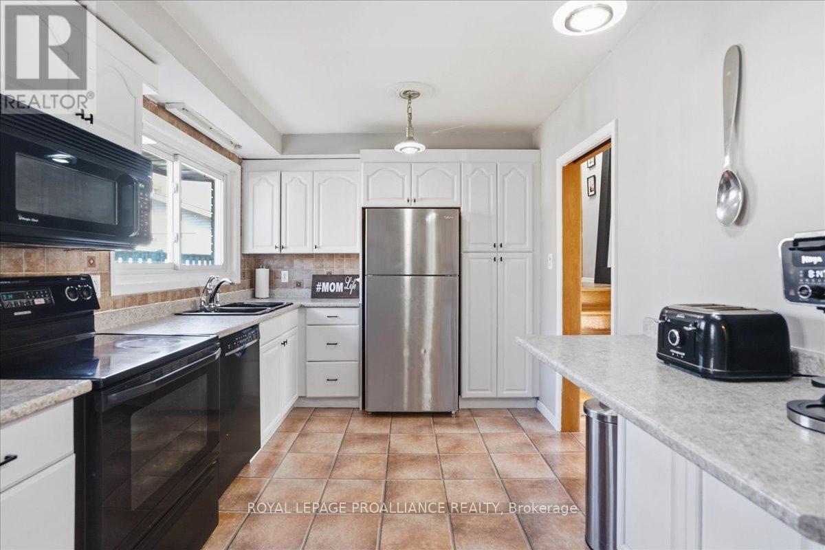 24 MELROSE CRESCENT - 16