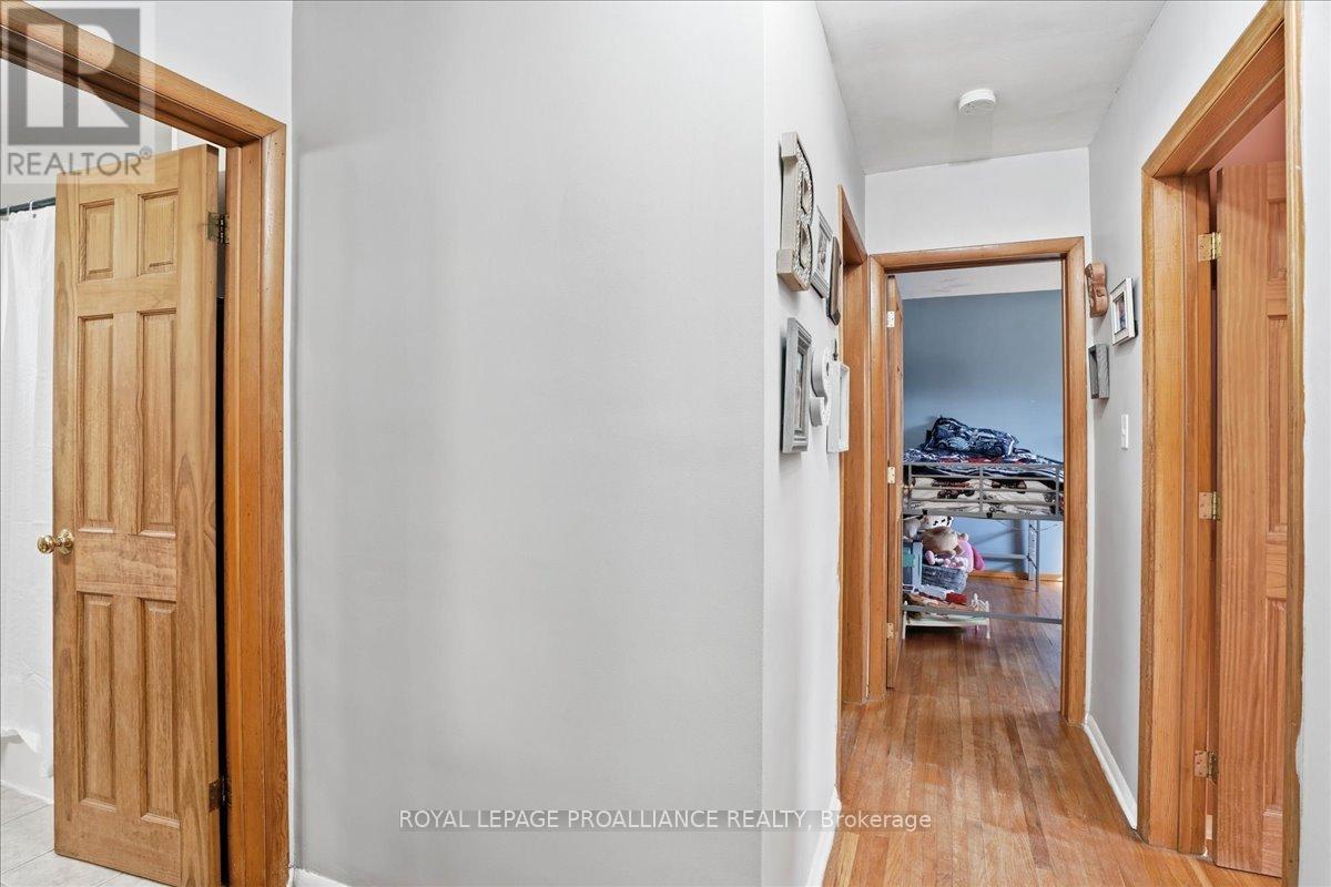 24 MELROSE CRESCENT - 17